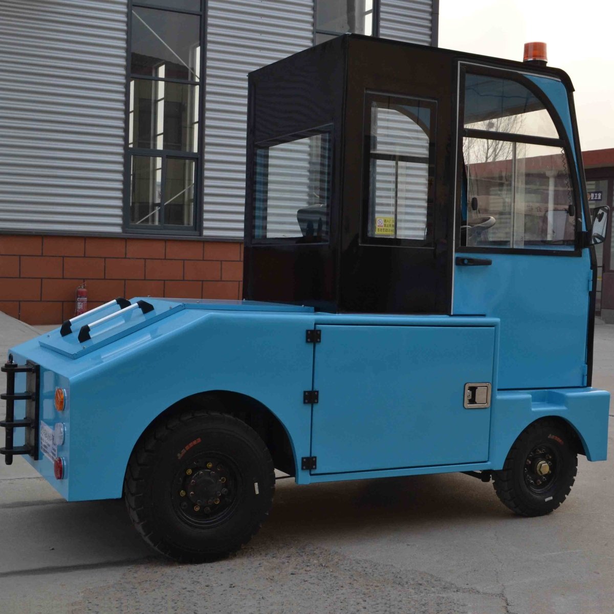 1-Seater Electric Tow Tractor – 72V with 3000kg Towing Capacity for Industrial Use | EPURA-T 6T - Epura EV