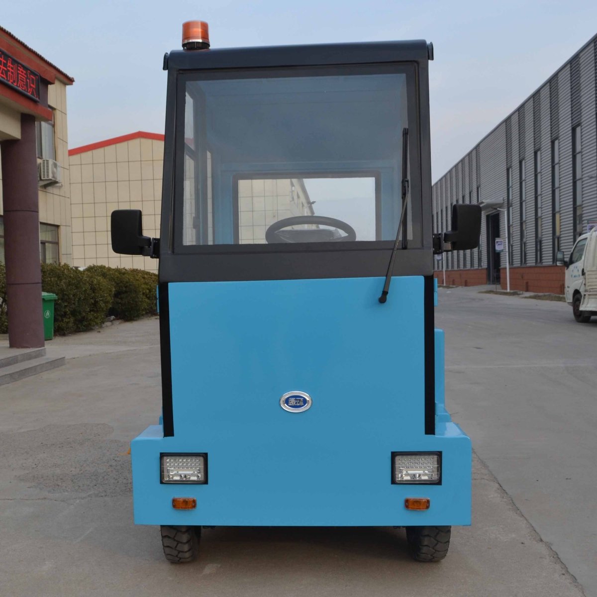 1-Seater Electric Tow Tractor – 72V with 3000kg Towing Capacity for Industrial Use | EPURA-T 6T - Epura EV